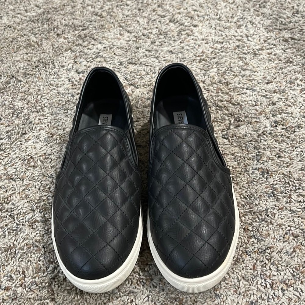 Never Before Worn Steve Madden Ecentrcq sneakers
